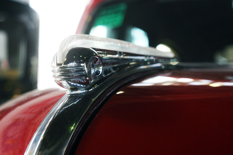 Illustration for article titled 17 Gorgeous Hood Ornaments That Defined These Classic Cars